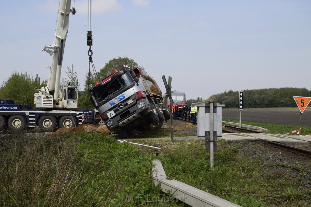 Schwerer VU LKW Zug Bergheim Kenten Koelnerstr P462.JPG - Miklos Laubert